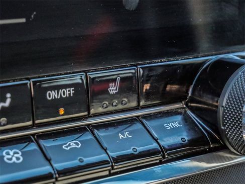 Used 2024 Chevrolet Colorado Z71 w/ Z71 Convenience Package 2 image 29