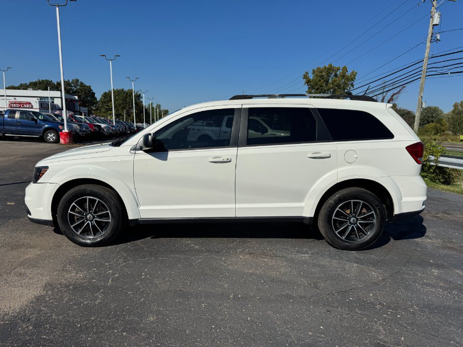 Used 2018 Dodge Journey SXT w/ Blacktop Package FWD image 2