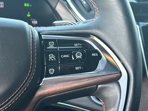 Used 2023 Jeep Grand Cherokee Summit AWD/4WD image 15