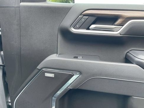 Used 2025 Chevrolet Silverado 1500 LT Trail Boss w/ Convenience Package II AWD/4WD image 29