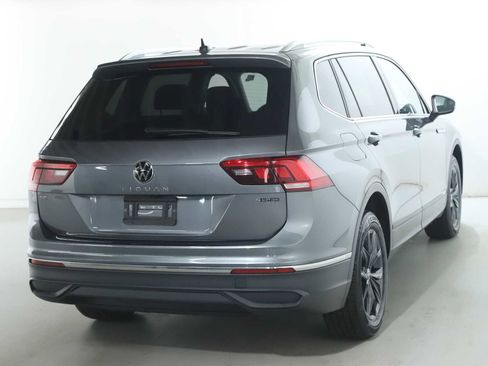 Certified 2024 Volkswagen Tiguan SE w/ Panoramic Sunroof Package AWD/4WD image 49