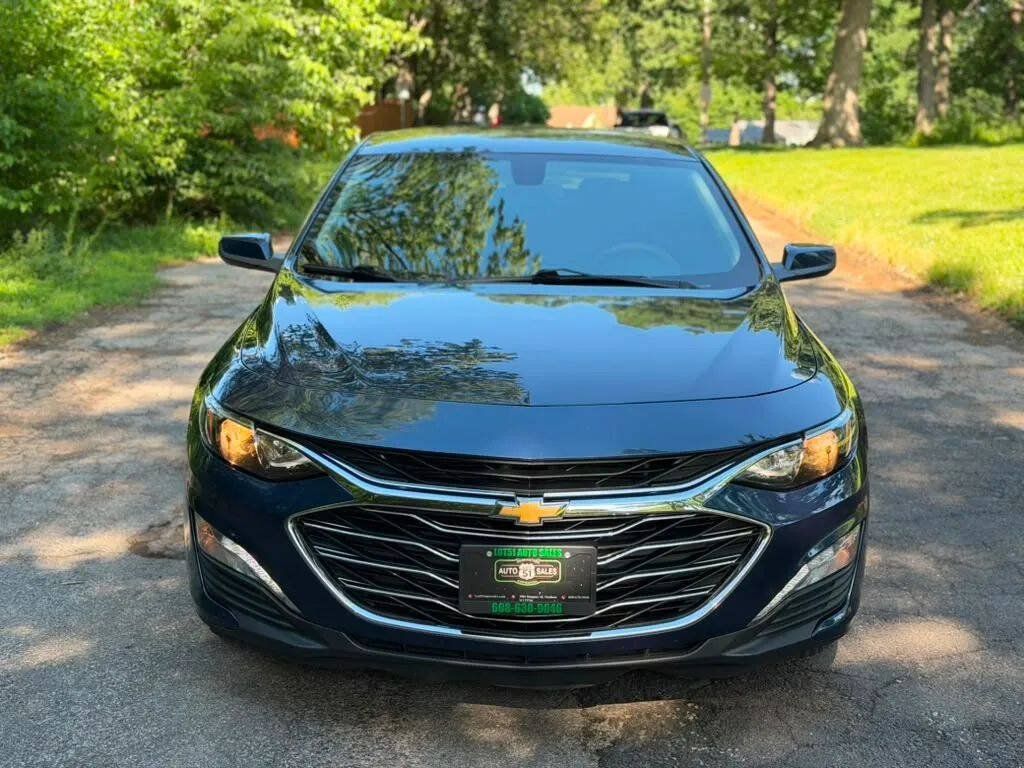 Used 2019 Chevrolet Malibu LT FWD image 2