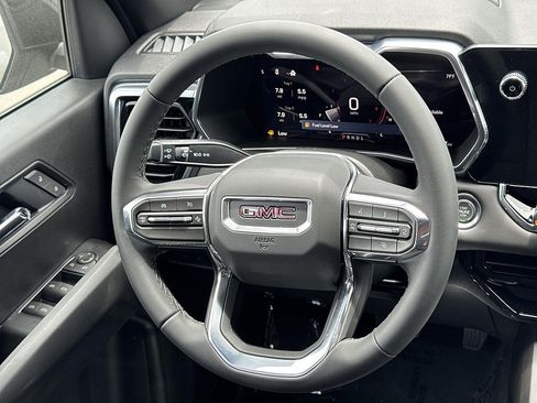 New 2026 GMC Canyon Elevation w/ LPO, Black Badging Package RWD image 8