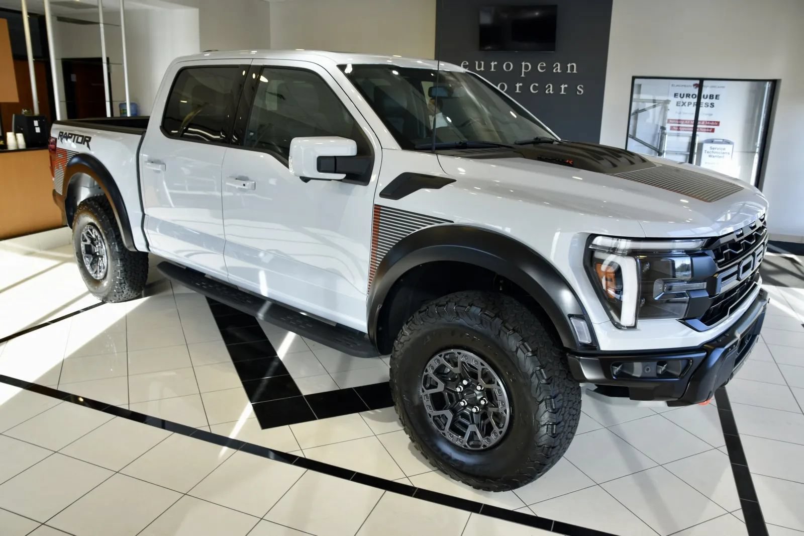 Used 2025 Ford F150 Raptor w/ Equipment Group 803A Raptor R AWD/4WD image 8