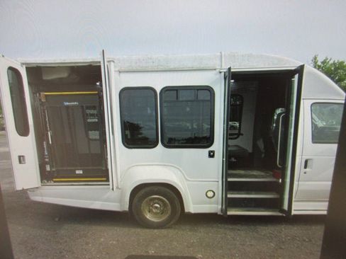 Used 2021 Ford E-350 and Econoline 350 Super Duty w/ Shuttle Bus Prep Package RWD image 7