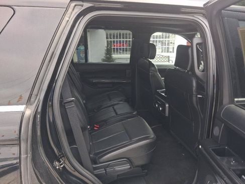 Used 2018 Ford Expedition XLT w/ Equipment Group 202A AWD/4WD image 10