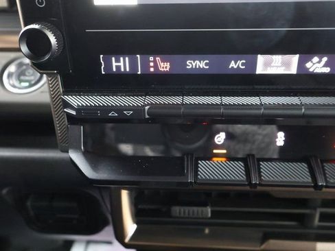 Certified 2025 GMC Hummer EV 2X AWD/4WD image 34