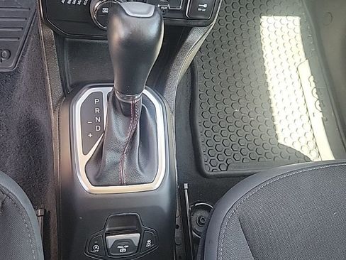 Used 2023 Jeep Renegade Trailhawk AWD/4WD image 29