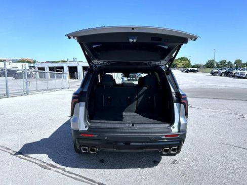 Used 2025 Chevrolet Traverse LT w/ Midnight/Sport Edition AWD/4WD image 23