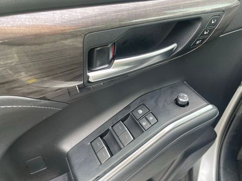 Used 2021 Toyota Highlander Platinum image 12