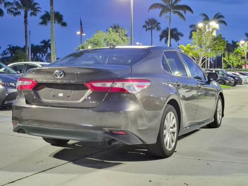 Used 2018 Toyota Camry LE w/ Audio Package FWD image 5