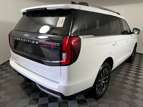 Used 2025 Ford Expedition Platinum AWD/4WD image 5