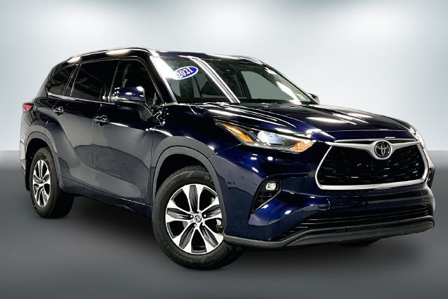 Used 2021 Toyota Highlander XLE AWD/4WD image 1