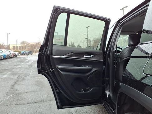 Certified 2023 Jeep Grand Cherokee Limited w/ Black Appearance Package image 14