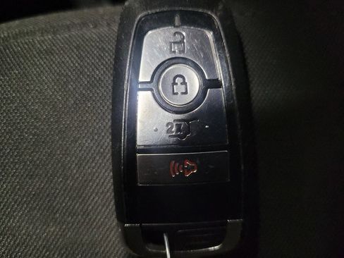 Used 2021 Ford Explorer XLT AWD/4WD image 32