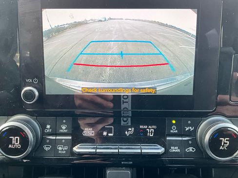 Used 2023 Toyota Highlander L image 20