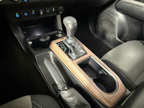 Used 2022 Toyota Tacoma TRD Off-Road w/ Technology Package image 31