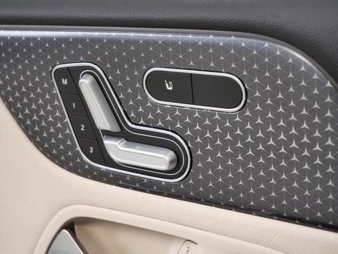 Certified 2026 Mercedes-Benz GLB 250 4MATIC image 31