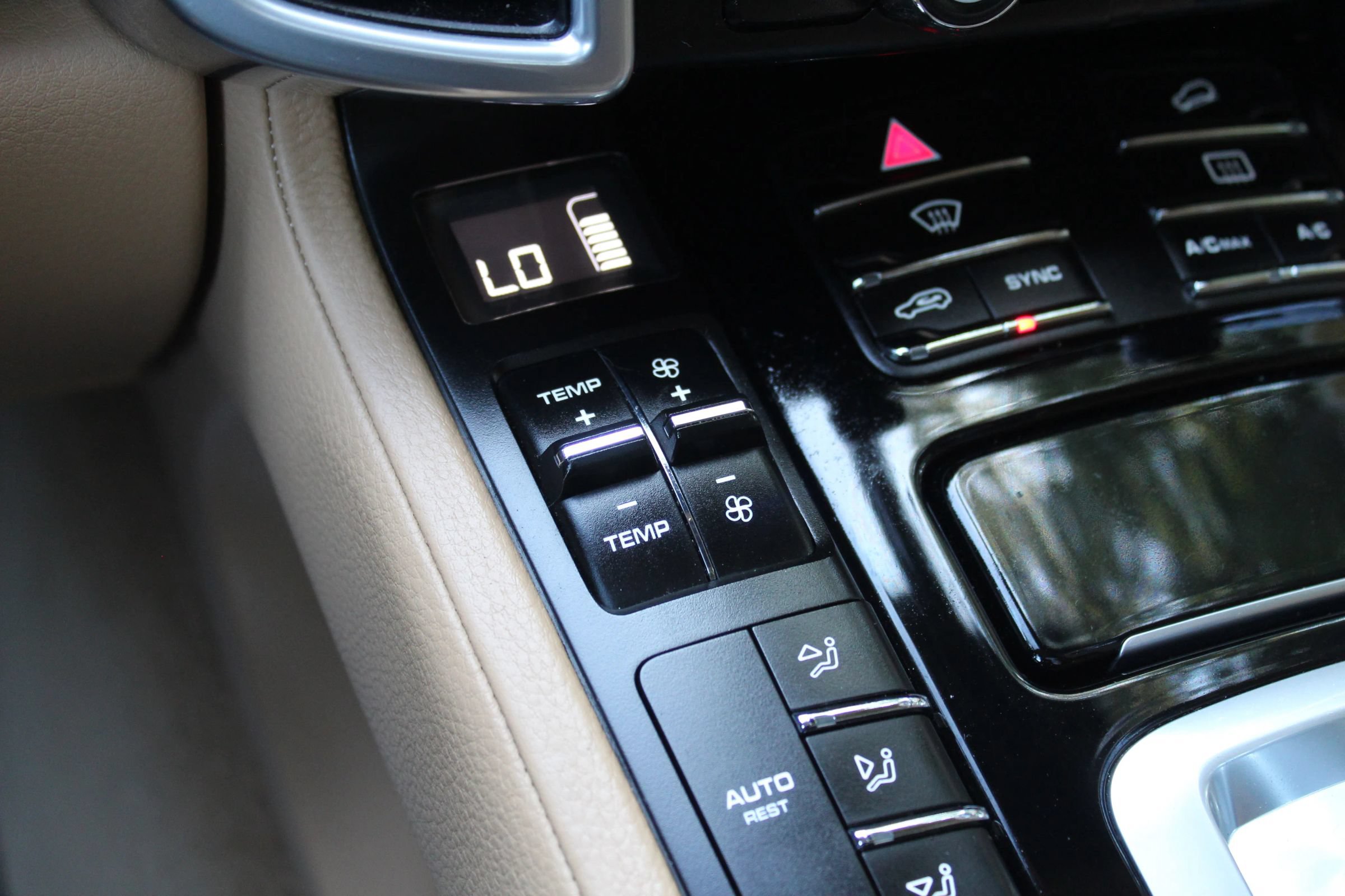 Used 2014 Porsche Cayenne AWD/4WD image 30