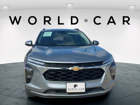 Used 2025 Chevrolet Trax LT w/ LT Convenience Package FWD image 17