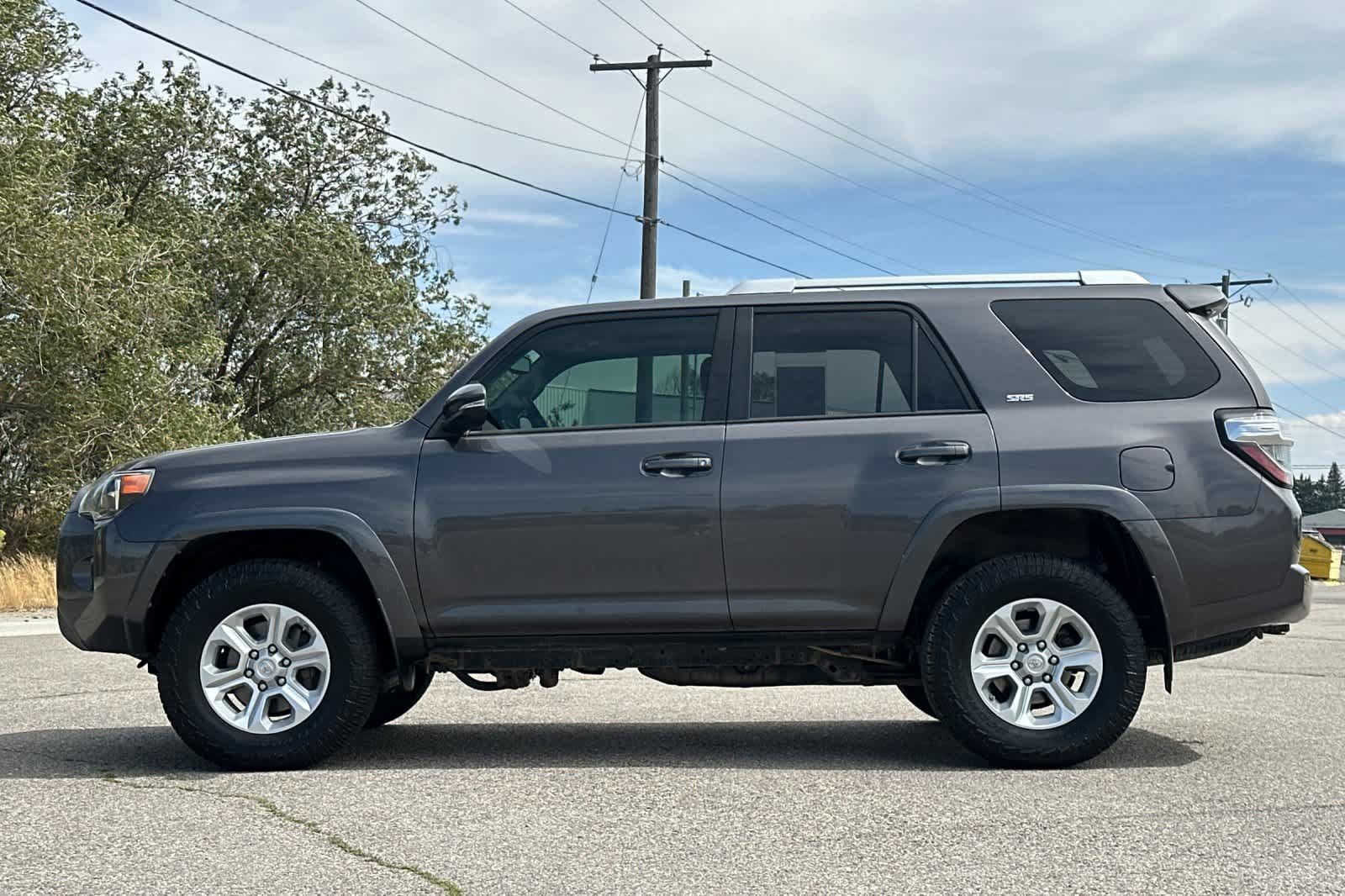 Used 2017 Toyota 4Runner SR5 Premium AWD/4WD image 5