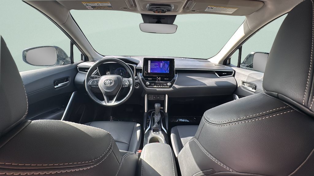 Used 2023 Toyota Corolla Cross XLE w/ Convenience Package FWD image 14