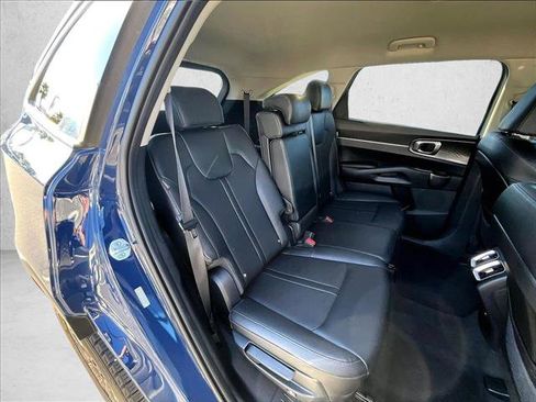 Used 2024 Kia Sorento S image 26