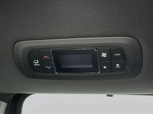 Used 2021 Chrysler Pacifica Touring w/ S Appearance Package FWD image 13