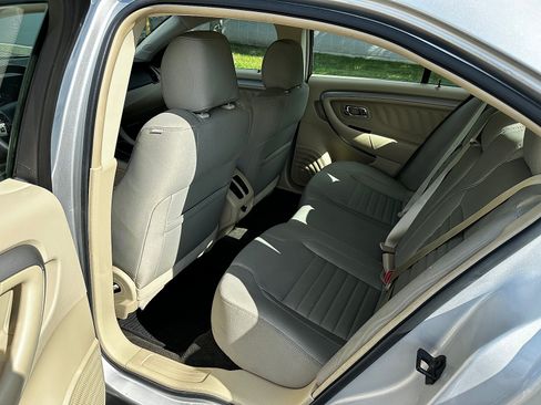 Used 2013 Ford Taurus SE FWD image 12