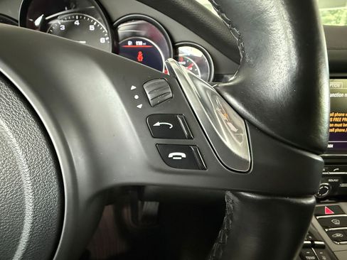 Used 2016 Porsche Panamera image 18