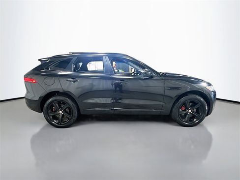 Used 2019 Jaguar F-PACE S image 9