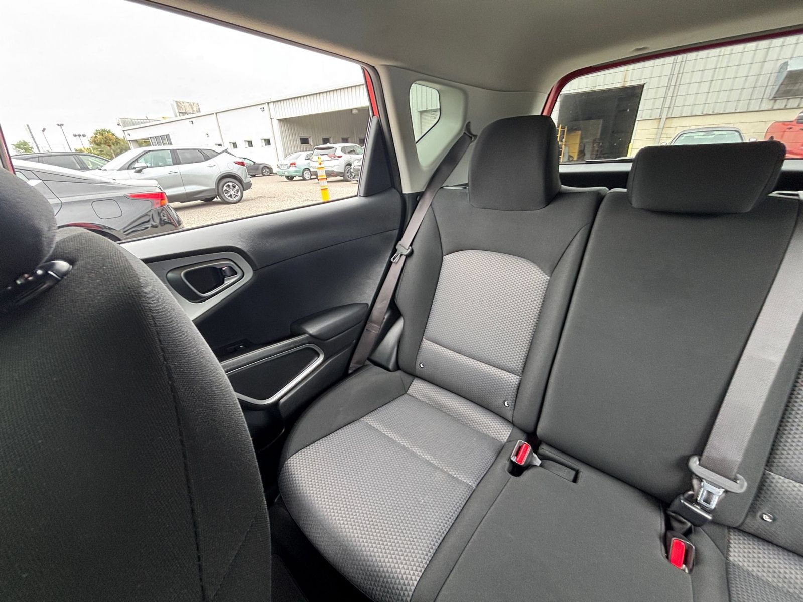 Used 2025 Kia Soul LX w/ LX Technology Package FWD image 36
