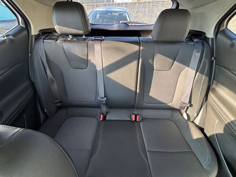 Used 2025 Buick Encore GX Preferred image 38