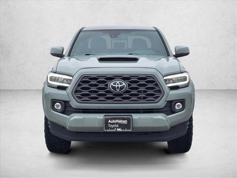Used 2022 Toyota Tacoma TRD Sport image 2