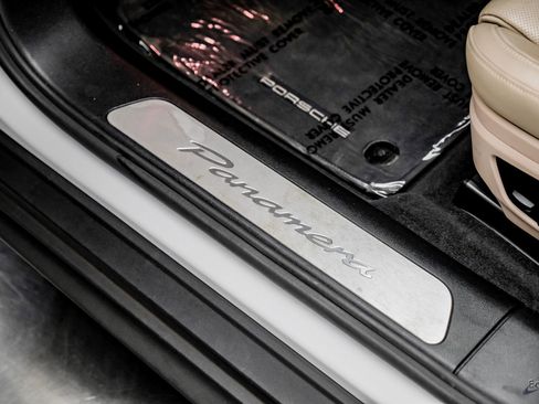 Used 2025 Porsche Panamera w/ Premium Package image 39