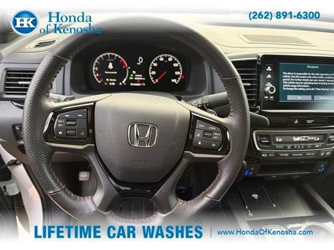 Certified 2025 Honda Ridgeline Black Edition image 9