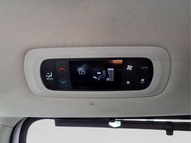 Used 2023 Chrysler Pacifica Touring-L FWD image 22