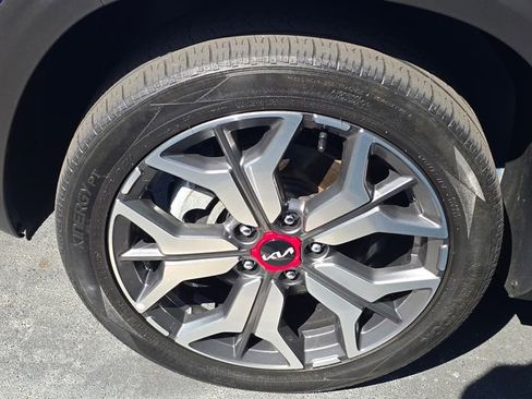 Used 2022 Kia Seltos SX w/ Sunroof Package image 10