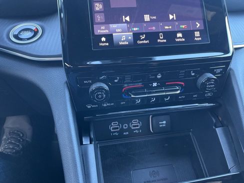 New 2025 Jeep Grand Cherokee Altitude image 23