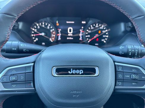 Used 2025 Jeep Compass Trailhawk image 27