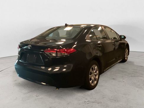 Used 2022 Toyota Corolla LE image 5