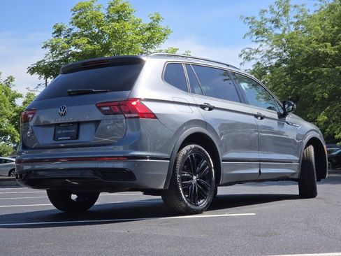 Used 2022 Volkswagen Tiguan SE R-Line AWD/4WD image 16
