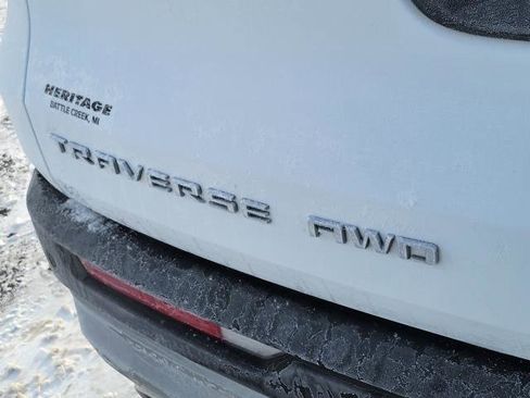 Used 2025 Chevrolet Traverse LT image 25