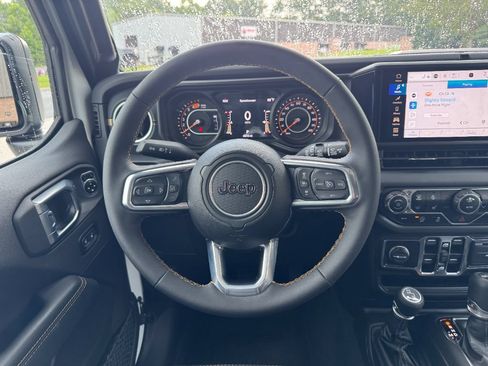 Used 2024 Jeep Wrangler Unlimited Sahara AWD/4WD image 21