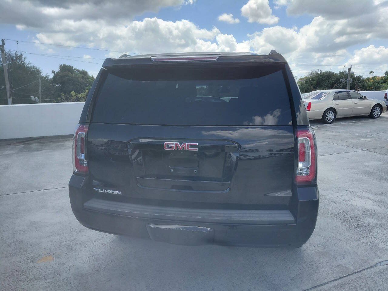 Used 2015 GMC Yukon SLE RWD image 4