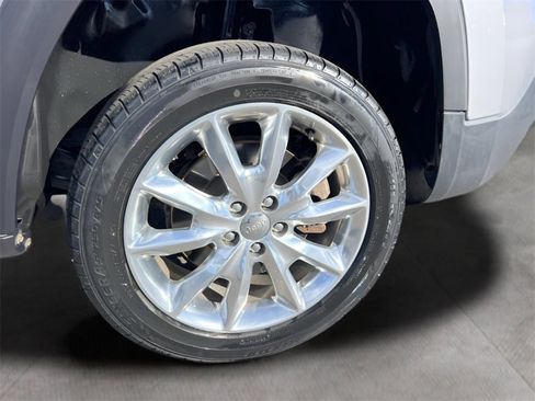 Used 2016 Jeep Cherokee Limited image 7