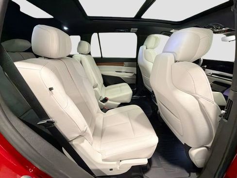 New 2026 Cadillac Vistiq Sport w/ LPO, Floor Liner Package image 25