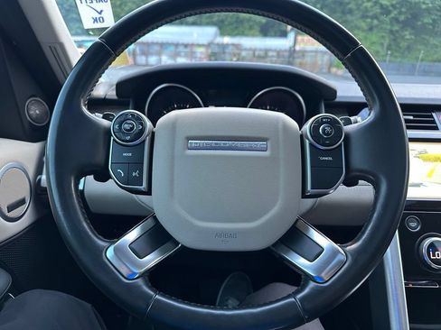 Used 2017 Land Rover Discovery HSE AWD/4WD image 17