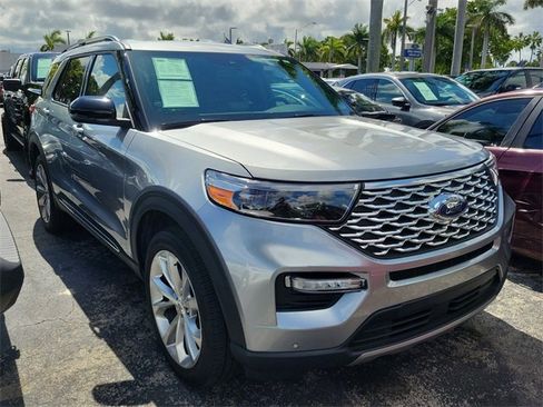 Used 2023 Ford Explorer Platinum w/ Technology Package image 2