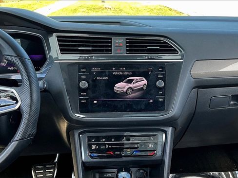 Used 2022 Volkswagen Tiguan SE R-Line image 19